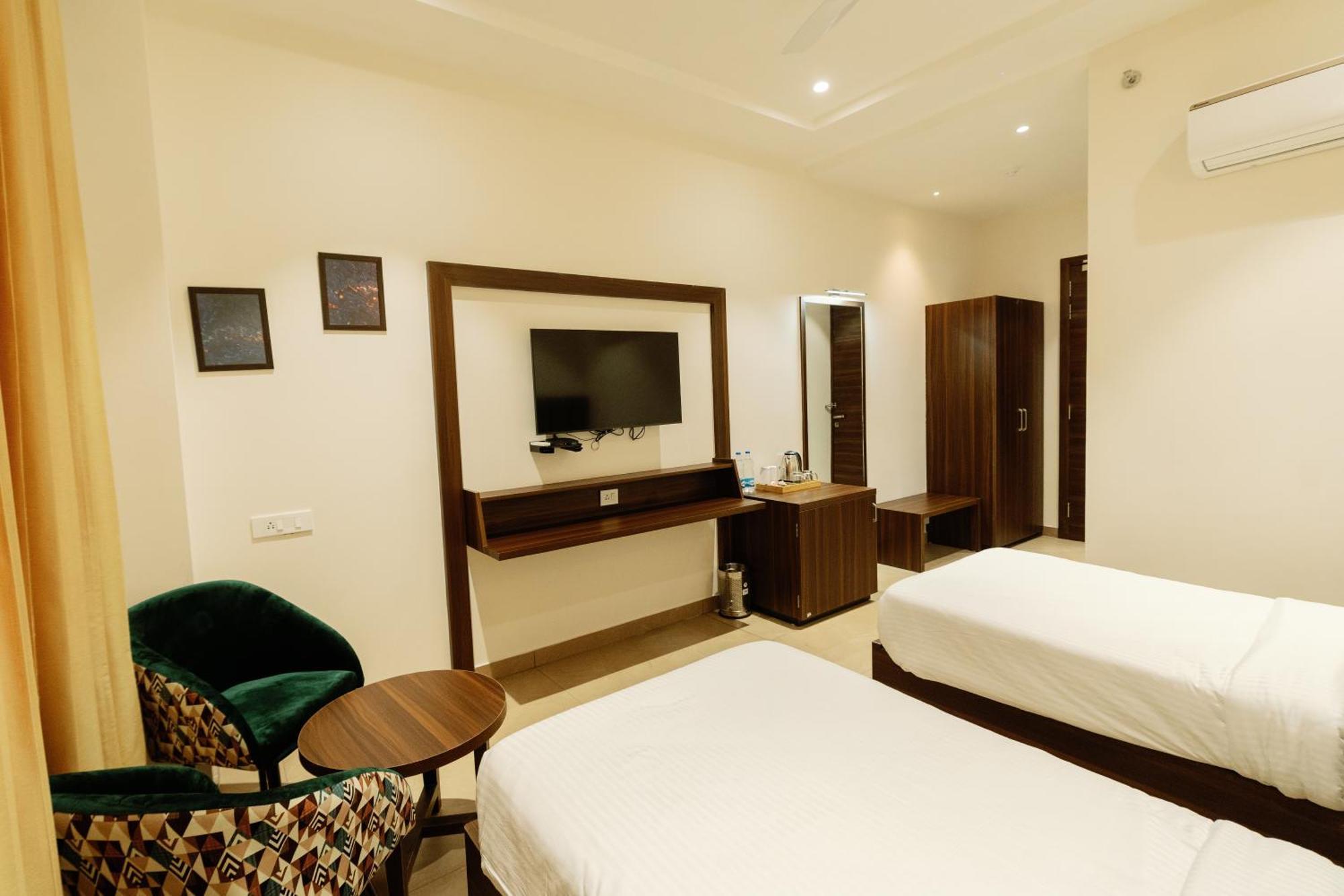 Grand Heritage Hotel & Resort Ludhiana Exterior photo